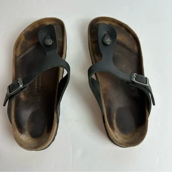 Women's Birkenstock Gizeh sandals size Women's 6 or 6.5 or EU 37 black leather - Picture 3 of 9
